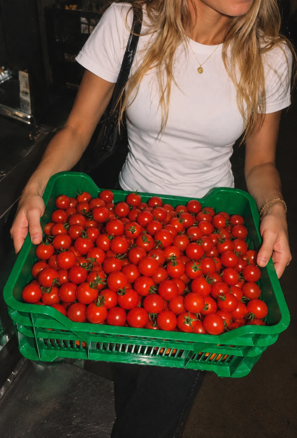 Krat vol verse cherrytomaten